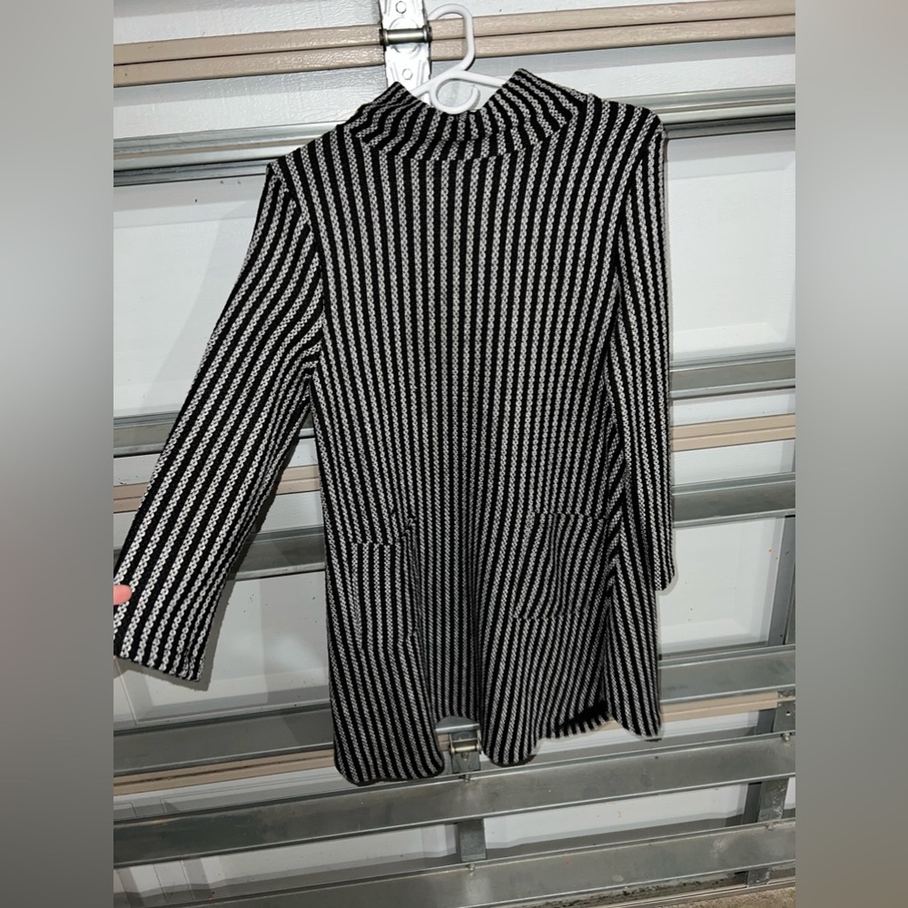 Ladies black and white dress size XL